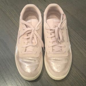 Rose Gold/pink women’s retro Reeboks size 10